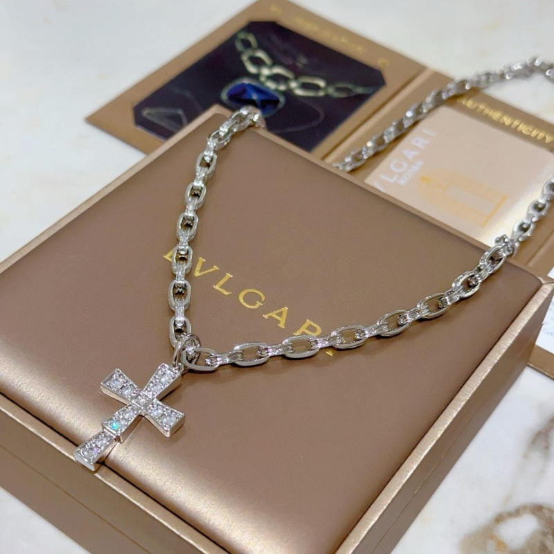 Bv1g*ai necklaces